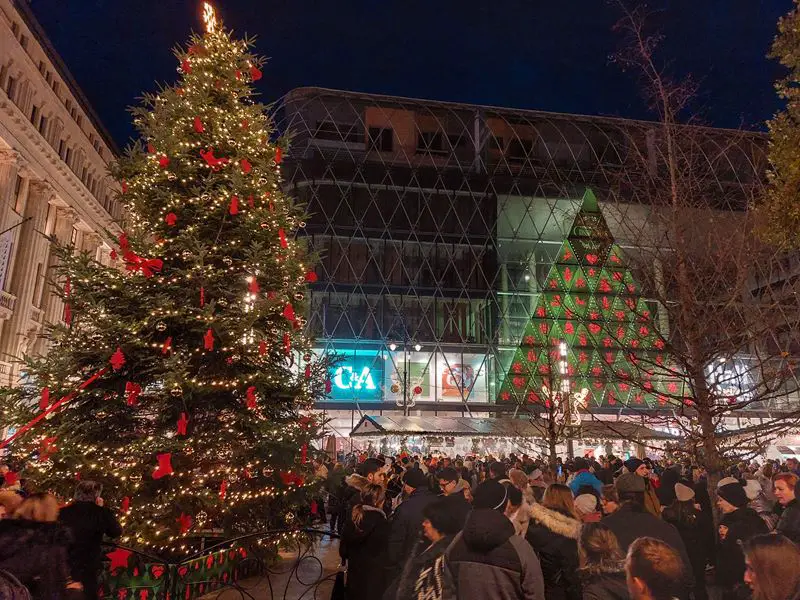 Najveći božićni vašar na kultnom trgu Verešmarti 