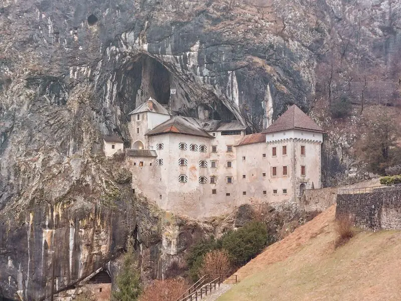 slovenija: predjamski zamak
