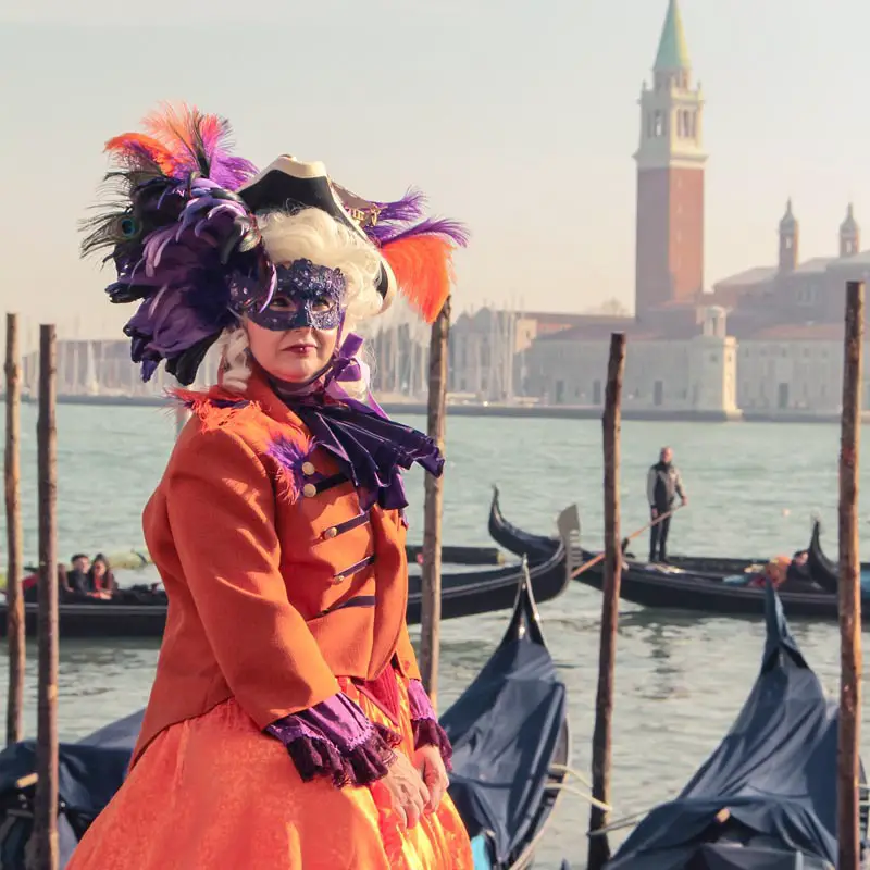 Karneval pod maskama: Konfete, muzika i radost