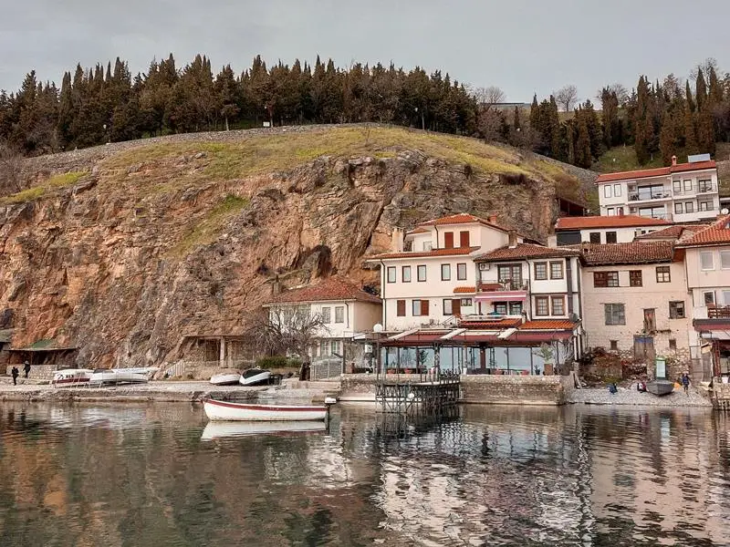 Pogled na Ohrid sa vode