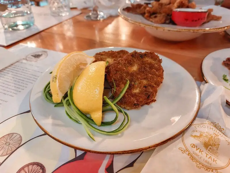 dojran: restoran fuk tak burger od riblje ikre