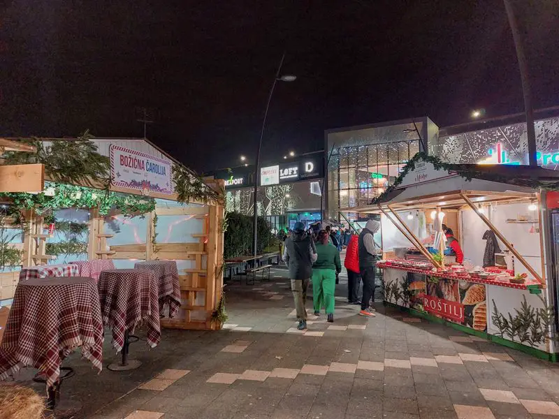 Božićna čarolija ispred "Promenade"