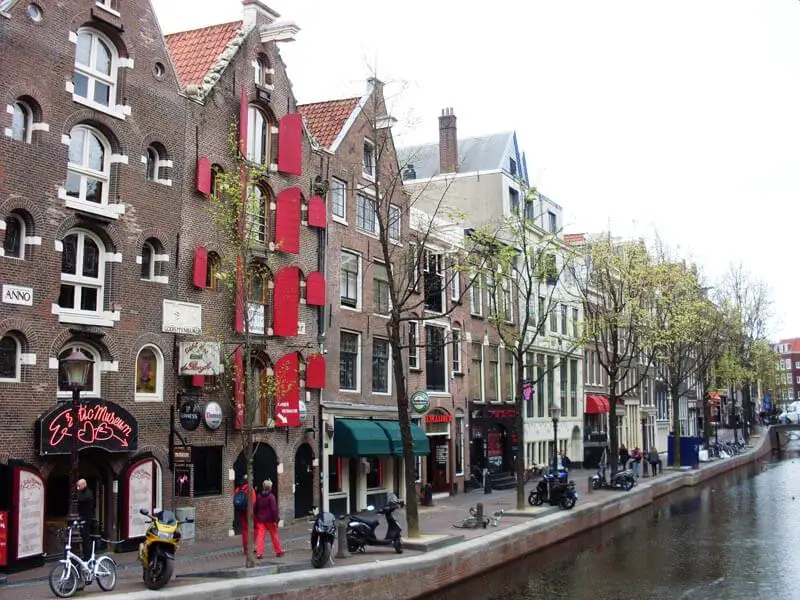 amsterdam: ulica crvenih fenjera