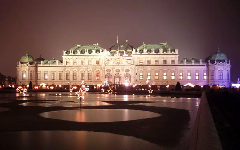 bec: praznicna dekoracija palata belvedere