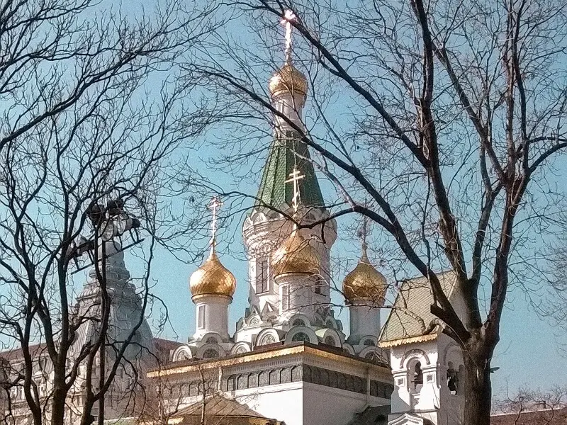 Zlatne kupole ruske crkve SvNikole Čudotvorca